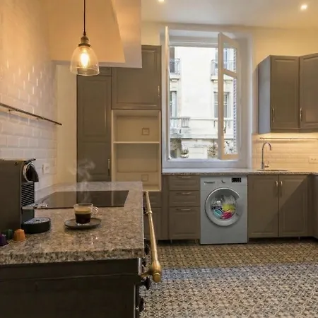 Grenelle Gros Cailloux * פריז