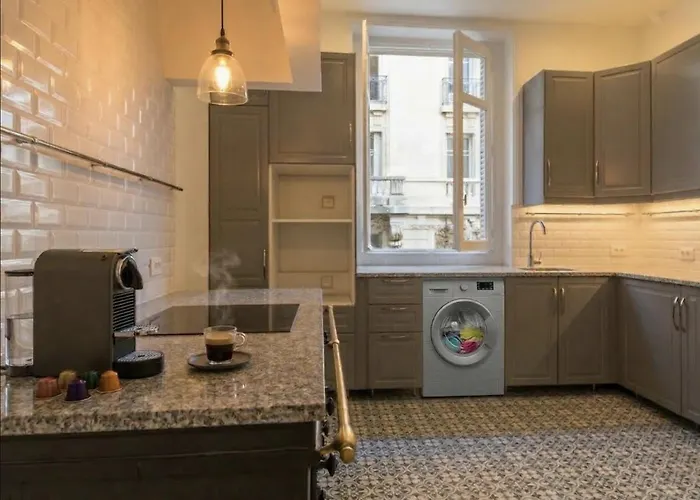Grenelle Gros Cailloux * פריז